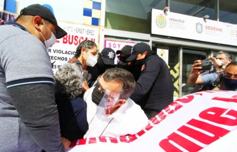 Al momento se desconoce bajo qué cargos fue detenido. 