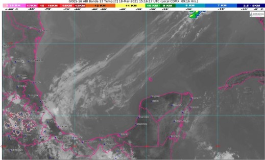 El frente frío 43 se localiza desde Kentucky, EUA, hasta el centro de Veracruz, estimándose cruce el sur al mediodía y la Península de Yucatán por la tarde, impulsado por una potente masa de aire frío, y acompañado de una línea de cortante que cruza Los Tuxtlas a esta hora.