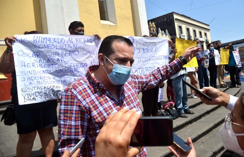 Defraudados por la Caja de Ahorro MX, Constructora de Negocios, solicitaron al Gobernador que se investigue a todas las empresas que ofrecen créditos irregulares a la población.