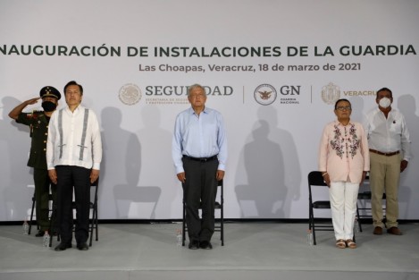 Dijo que, desde la llegada de la 4T, la Refinería de Minatitlán aumentó su producción en 253 por ciento, al manifestar que las políticas del General Lázaro Cárdenas trajeron bienestar a la población y que hoy se construye la paz, mientras que el desarrollo económico se logra con justicia y es congruente la defensa del Presidente de los bienes de la nación.