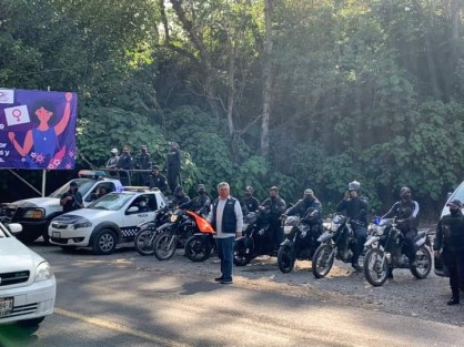 El alcalde Mario Chama Díaz y el Inspector de Policía Municipal,  Serafín Batiza Avelar, dieron el banderazo de inicio para los Operativos Itinerantes por parte de Policía Municipal y Protección Civil Teocelo; dichos operativos se llevarán a cabo en Cabecera Municipal y se extenderán a  todas las comunidades como medida de seguridad y prevención del delito.