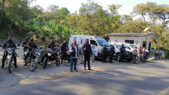 El alcalde Mario Chama Díaz y el Inspector de Policía Municipal,  Serafín Batiza Avelar, dieron el banderazo de inicio para los Operativos Itinerantes por parte de Policía Municipal y Protección Civil Teocelo; dichos operativos se llevarán a cabo en Cabecera Municipal y se extenderán a  todas las comunidades como medida de seguridad y prevención del delito.