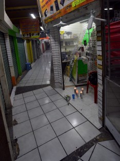 Hipólito Rodríguez Herrero, alcalde de Xalapa, señaló que existen conflictos entre líderes de plaza Clavijero, lo que provoca hehos de violencia. La noche del sábado un hombre fue ejecutado en ese sitio. Aunque las autoridades colocaron cámara, los mismos locatarios las desactivaron, dijo. 