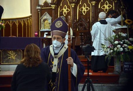 Autoridades eclesiásticas informaron que durante la semana Santa que inicia el domingo próximo, se continuarán con las medidas sanitarias y se suprimirán como el año pasado, por el mismo motivo, algunas actividades como la Procesión del Silencio. 
