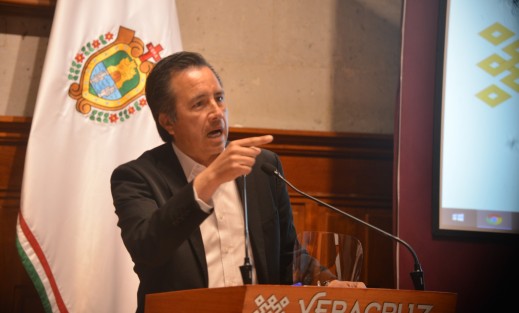 El gobernador Cuitláhuac García Jiménez informó que los Halcones, equipo de baloncesto profesional, regresarán a jugar en la capital del Estado. Se alista el anuncio oficial y en septiembre se jugaría el primer partido. 
