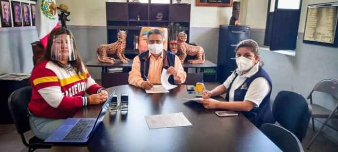Con el objetivo de respaldar el cumplimiento descrito en el Acuerdo Veracruz por la Democracia 2021, en Sesión Extraordinaria de Cabildo Acta no. 99; el Alcalde Mario Antonio Chama Díaz y la Síndica Municipal Zayra del Carmen Martínez Andrade, aprobaron POR MAYORÍA el Acuerdo Veracruz por la Democracia.