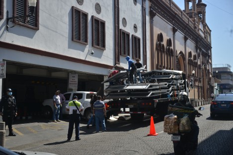 Personal de Seguridad Pública y Tránsito realizaron maniobras para descargar protecciones de las que son utilizadas en las manifestaciones.