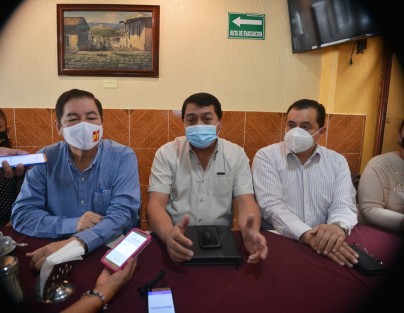 El Comisionado Nacional del Partido del Trabajo (PT), Ramón Díaz Ávila;y el Coordinador Estatal, Vicencio Aguilar Aguilar, presentaron como Pre Candidato a la diputación federal por el  PT al empresario Carlos Abreu Domínguez, para el distrito 10 Xalapa.