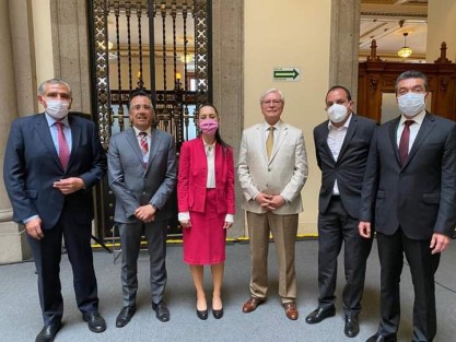 El Gobernador de Veracruz, Cuitláhuac García Jiménez dio cuenta en redes sociales  de la firma del  Acuerdo Nacional por la Democracia. Por primera vez en varias décadas el Presidente Constitucional de México convoca a los gobernantes estatales a respetar el proceso electoral. 