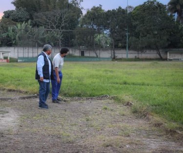 Durante el recorrido el presidente municipal giró instrucciones para llevar a cabo el mantenimiento de áreas comunes, baños y áreas verdes, con el objetivo mantenerlos de óptimas condiciones para la apertura controlada de Vitapista y Gimnasio al aire libre el lunes 29 de marzo. 