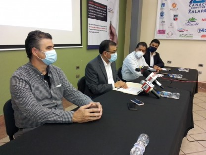 La economía local en Xalapa sigue contraída debido a la pandemia del Covid-19, pues, a pesar de que hay más personas en las calles, existen ciertos factores que impiden una reactivación desde su caída en 2020, aseguró  David Stivallet Collinot vicepresidente de la Cámara Nacional de Comercio (Canaco) en Xalapa. 