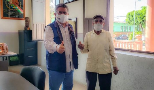 Dentro de las actividades de Atención Ciudadana del H. Ayuntamiento de Teocelo, el alcalde, Mario Antonio Chama Díaz, sostuvo reuniones con vecinos de cabecera municipal y comunidades; entre las solicitudes la Don Esteban para la inspección en la red de drenaje sanitario que conecta su domicilio por una posible fractura. 