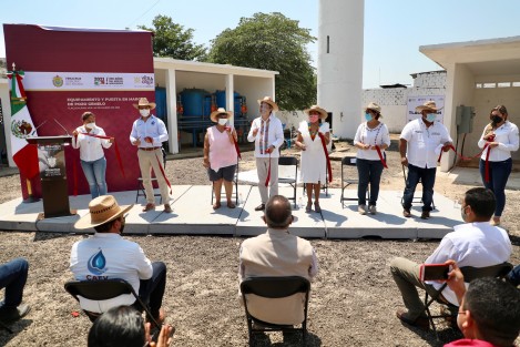 En gira por la región Papaloapan, el gobernador Cuitláhuac García Jiménez encabezó la entrega de programas sociales del DIF Estatal, donde destacó la colaboración de los tres órdenes de gobierno y de quienes están al frente del organismo. 