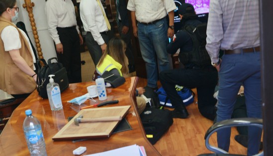 El consejero del OPLE Veracruz, Quintín Quintín Dovarganes Escandón, sufrió un accidente en su oficina, por lo que se requirió de personal de emergencias. Según versiones no oficiales cayó al subir a una silla no adecuada para alcanzar algún objeto. El funcionario fue trasladado a un hospital privado para su adecuada atención.  Se espera que el OPLE Veracruz dé la versión oficial de los hechos y el reporte del estado de salud del consejero.  