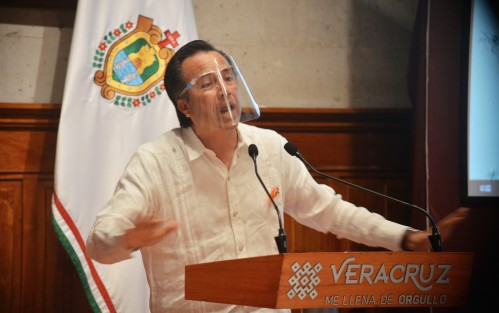 El gobernador de Veracruz, Cuitláhuac García Jiménez aseguró este jueves que su gobierno no es represor como lo fueron los ex mandatarios Javier Duarte y Miguel Ángel Yunes Linares. Esto luego de la calificación de represor que ha recibido por parte de algunas organizaciones. 