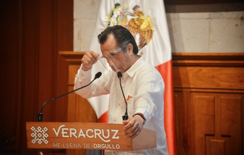El gobernador de Veracruz, Cuitláhuac García Jiménez, dijo que de ser necesario se analizará en foros la reforma al Código Penal que modificó el delito de ultrajes a la autoridad, pero insistió en que no fue para detener ciudadanos de bien.