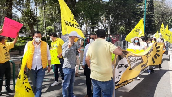 Nuevamente militantes del PRD se manifestaron en el Parque Benito Juárez para exigir justicia para Rogelio N. Dieron a conocer que no está impedido para ser candidato ya que <em>por sentido común</em>, no tiene antecedentes penales.