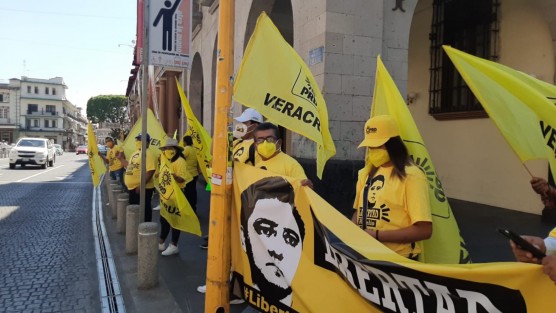 Nuevamente militantes del PRD se manifestaron en el Parque Benito Juárez para exigir justicia para Rogelio N. Dieron a conocer que no está impedido para ser candidato ya que <em>por sentido común</em>, no tiene antecedentes penales.