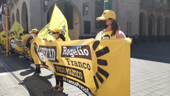 Nuevamente militantes del PRD se manifestaron en el Parque Benito Juárez para exigir justicia para Rogelio N. Dieron a conocer que no está impedido para ser candidato ya que <em>por sentido común</em>, no tiene antecedentes penales.