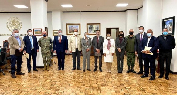 Esta mañana encabezados por el Gobernador Cuitláhuac García Jiménez, Integrantes de la COESCONPAZ, asistieron a la Mesa Nacional de Coordinación con la Secretaria de Gobernación, Olga Sánchez Cordero; la titular de la Secretaría de Seguridad y Protección Ciudadana, Rosa Icela Rodríguez Velázquez; el Subsecretario de Seguridad Pública, Ricardo Mejía Berdeja;  el Subsecretario de Derechos Humanos, Alejandro Encinas,  Gral. Audomaro Martínez Zapata, director general del Centro Nacional de Inteligencia, altos mandos de Secretaría de Marina, Secretaría de la Defensa Nacional y Guardia Nacional, además de los responsables de diversas áreas de la UIF y FGR. 
