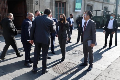 Esta mañana encabezados por el Gobernador Cuitláhuac García Jiménez, Integrantes de la COESCONPAZ, asistieron a la Mesa Nacional de Coordinación con la Secretaria de Gobernación, Olga Sánchez Cordero; la titular de la Secretaría de Seguridad y Protección Ciudadana, Rosa Icela Rodríguez Velázquez; el Subsecretario de Seguridad Pública, Ricardo Mejía Berdeja;  el Subsecretario de Derechos Humanos, Alejandro Encinas,  Gral. Audomaro Martínez Zapata, director general del Centro Nacional de Inteligencia, altos mandos de Secretaría de Marina, Secretaría de la Defensa Nacional y Guardia Nacional, además de los responsables de diversas áreas de la UIF y FGR. 

