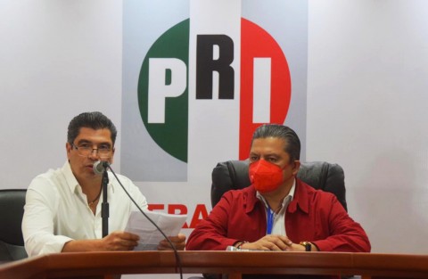 El aspirante a la alcaldía de Xalapa, David Velasco Chedraui, lamentó que se antepongan intereses personales al interés colectivo. El empresario , expuso que el escenario actual lo obliga a reflexionar sobre la imperiosa necesidad de que se mantengan unidos para mejorar la economía e infraestructura de la ciudad de Xalapa.  