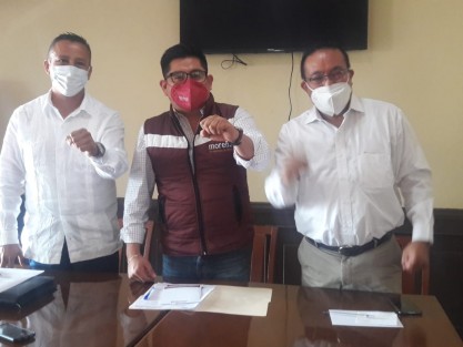 El delegado nacional en funciones de presidente de Morena, Esteban Ramírez Zepeta, confirmó que el senador con licencia, Ricardo Ahued Bardahuil, se tendrá que someter al proceso de encuesta, puesto que así lo marcan los estatutos.   