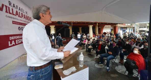 Con protocolos sanitización y sana distancia aplicado a todos los asistentes,  Rafael Hernández Villalpando con certificado médico en mano, inició campaña para buscar su reelección como diputado por el distrito X de Xalapa, por el partido Morena en plaza Xallitic de la capital del estado .