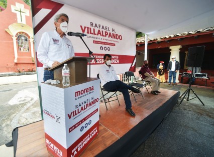 Con protocolos sanitización y sana distancia aplicado a todos los asistentes,  Rafael Hernández Villalpando con certificado médico en mano, inició campaña para buscar su reelección como diputado por el distrito X de Xalapa, por el partido Morena en plaza Xallitic de la capital del estado .