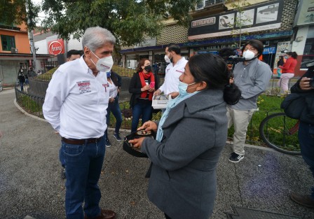 Rafael Hernández Villalpando cerró su acto recorriendo calles del Barrio de Xallitic, invitando a sumarse al Movimiento de Regeneración Nacional para acabar con el saqueo de los recursos del país y hacer llegar los beneficios de la riqueza nacional a quienes históricamente han sido los marginados.
