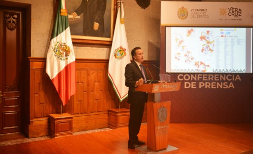 El gobernador Cuitláhuac García Jiménez en rueda de prensa dio a conocer el Plan de Vacunación contra COVID-19 de esta semana, la cual inició hoy en 21 municipios, mañana serán 26 y el miércoles serán 27, el día más ocupado.