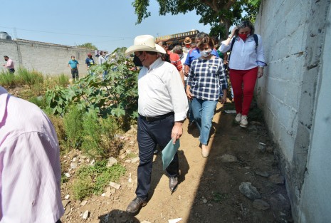 El candidato a la diputación federal por el Distrito 09, por la alianza PRI - PAN - PRD, Pepe Yunes Zorrilla, se reunió con vecinos de la Calle Coral, de la localidad  La Haciendita, perteneciente al municipio de Banderilla. Durante su discurso el candidato se comprometió a gestionar recursos para este lugar.