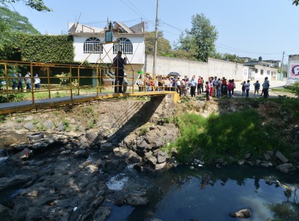 Otra de las necesidades que dieron a conocer  a Pepe Yunes fue un puente, ya que tienen que dar toda la vuelta para poder llegar a Xalapa.