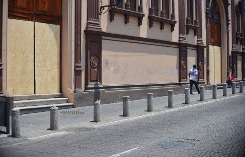 Finalmente sólo quedó en rumores la supuesta  marcha feminista que circuló en las redes sociales, para la cual negocios y el edificio de la SSP se prepararon hasta con vallas metálicas. Ahora sí les falló el sofisticado sistema de inteligencia.