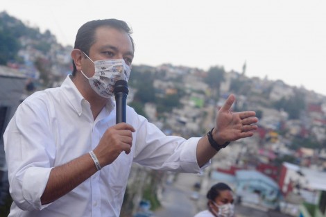 El candidato de la Alianza Va por México a la Diputación Federal por el Distrito de Xalapa Urbano, Américo Zúñiga Martínez, señaló que es urgente que se realice un rescate del poder legislativo, porque el contexto histórico actual <em>nos está llamando a todos a pasar lista de presente y hacer un esfuerzo desde la trinchera que sea para rescatar las instituciones que tantas décadas, sangre y sudor les han costado a las generaciones de mexicanos construir</em>.
