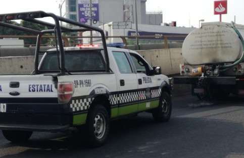 Esta mañana se llevó a cabo un operativo vial contra taxitas que hacen rutas colectivas, lo cual  está prohibido. Elementos  de Tránsito del Estado comenzaron esta labor en la avenida Lázaro Cárdenas, a la altura de las oficinas del Tribunal de Justicia y se realizarán en otros puntos de la ciudad.