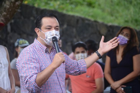 Falta de agua, la próxima gran crisis para Xalapa. Se debe de orientar el Presupuesto de Egresos de la Federación para buscar una nueva fuente de abastecimiento para mediano y largo plazo en la ciudad, opinó Américo Zúñiga.
