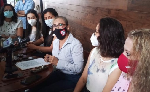 Yolanda Martínez Márquez habló ante los medios en conferencia de café,  para desmentir rotundamente y categóricamente, la información publicada el día de ayer de que en Xalapa encabezará la candidatura una mujer. 