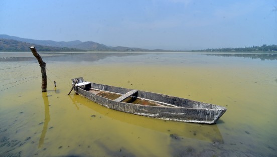 El clima está muy mal y estamos viendo si el agua tratada de la planta nuclear se pueda verter hacia la laguna o el agua del mar. Es una idea de pescadores y estamos a la espera de las dependencias
