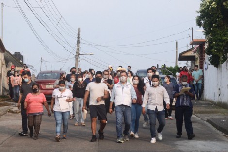 Al hablar de forma virtual con diferentes representantes del sector educativo, el candidato de la alianza Va por México a la Diputación Federal por el Distrito de Xalapa Urbano, Américo Zúñiga Martínez, señaló que se deben promover políticas públicas para hacer que la educación en nuestro país sea más inclusiva y que pueda considerar a todos los sectores.