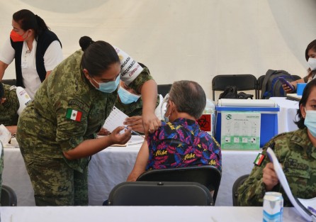 La mayoría de los puntos de vacunación para adultos mayores en Xalapa, como el del estadio Heriberto Jara Corona, se observó en calma en este último día de aplicación de la segunda dosis, con lo que concluye la atención a este sector en la capital veracruzana. 