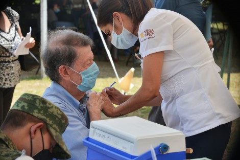 La mayoría de los puntos de vacunación para adultos mayores en Xalapa, como el del estadio Heriberto Jara Corona, se observó en calma en este último día de aplicación de la segunda dosis, con lo que concluye la atención a este sector en la capital veracruzana. 