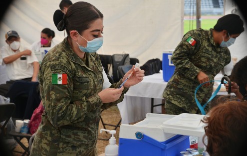 La mayoría de los puntos de vacunación para adultos mayores en Xalapa, como el del estadio Heriberto Jara Corona, se observó en calma en este último día de aplicación de la segunda dosis, con lo que concluye la atención a este sector en la capital veracruzana. 