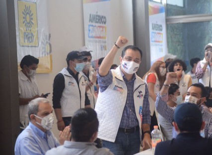 El candidato a la Diputación Federal por el Distrito de Xalapa Urbano de la Alianza Va por México, Américo Zúñiga Martínez, consideró que ha habido un vacío en la comunicación con nuestros legisladores.  