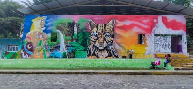 Como parte de las acciones de mejora y embellecimiento de los espacios públicos de la comunidad de Santa Rosa, el H. Ayuntamiento de Teocelo, a través de la Dirección de Turismo y Cultura, realizan el mural de arte urbano de la identidad teocelense en la fachada del salón social de Santa Rosa.