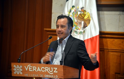 Gobernador detalló que los maestros que recibieron la inyección de Pfizer serán llamados a la segunda en próximos días, teniendo que esperar una indicación distinta a la especificación de la CanSino, la cual es dosis unitaria y requiere 14 días para lograr su eficacia.