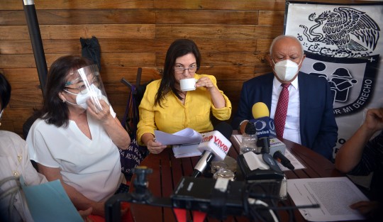 Elena García Porragas, de la Unión de Padres de Familia Xalapa, llamó a las autoridades educativas y a los padres de familia para que se les entregue información clara y precisa sobre los protocolos que se deberán cumplir para el regreso presencial a clases en los planteles tanto públicos como privados. 