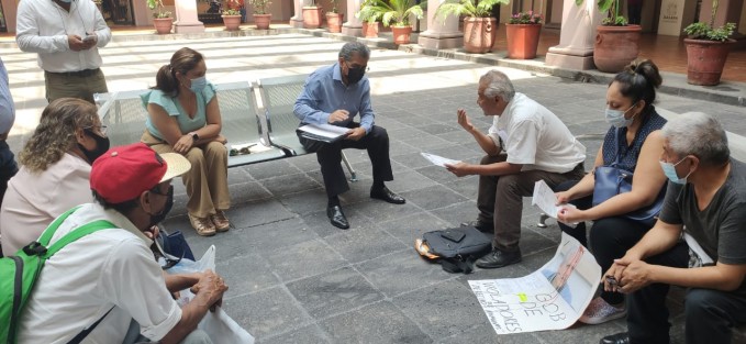 En un comunicado, CMAS aclaró la situación de quienes  vistosamente se manifestaron el lunes en Palacio Municipal. La situación involucra, según el documento, un caso de toma ilegal, mismo que se complicó debido a la intervención del líder de VIVE,  Francisco Rodríguez Pineda, quien actúa con dolo, mientras el usuario ya se encuentra regularizando debidamente su situación.  