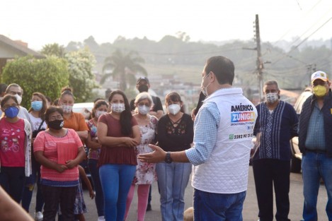 El candidato de la Alianza Va por México a la Diputación Federal por el Distrito 10 Xalapa Urbano, Américo Zúñiga Martínez, señaló que la espiral inflacionaria que se está presentando en nuestro país es terrible. 