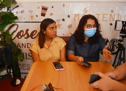 Laura Itzel Solano Contreras, integrante de la asociación  Mujeres sembrando Esperanza, anunció el inicio de la campaña para recolectar tapitas de refresco, agua embotellada y más en pro de los niños con cáncer. La meta es juntar tres toneladas en varios municipios como Banderilla, Actopan, Naolinco y Xalapa. Si la ve por favor apoye es para una causa justa.  